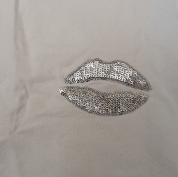 EUC GUESS Los Angeles Women’s S/S Lips T-Shirt Sz L White W/ Silver Sequins Y2K - Picture 5 of 7